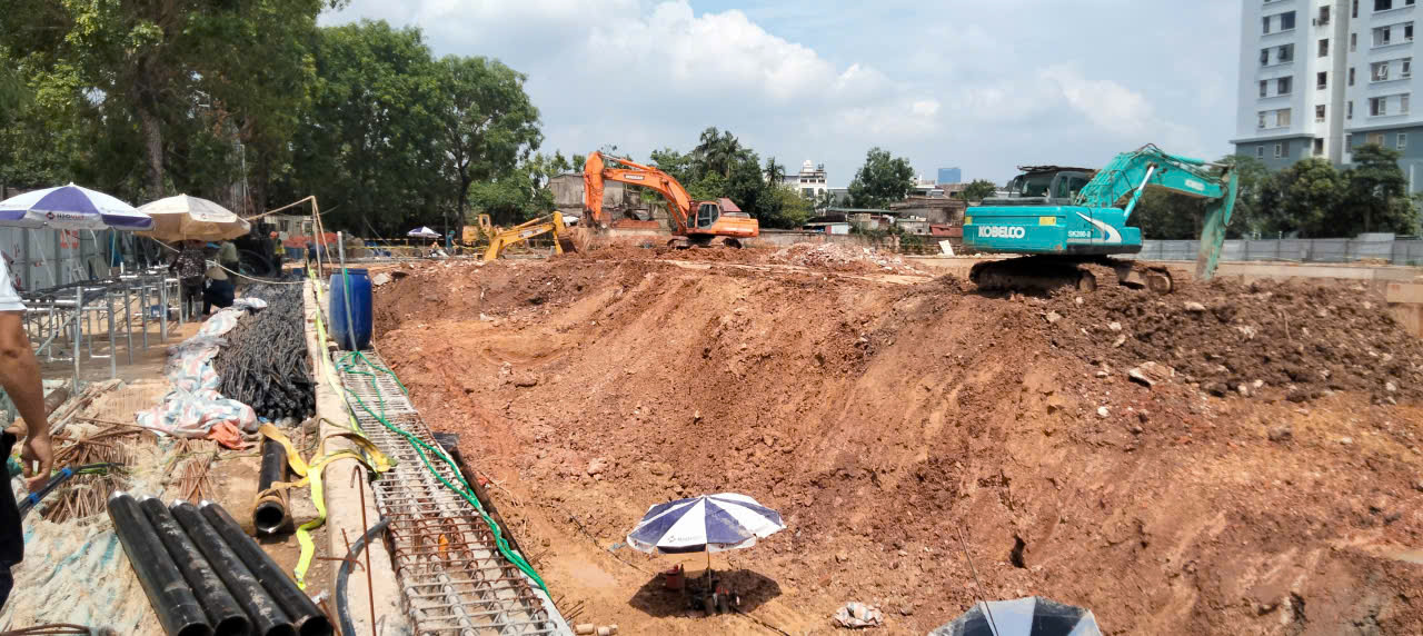 Toàn cảnh hố đào